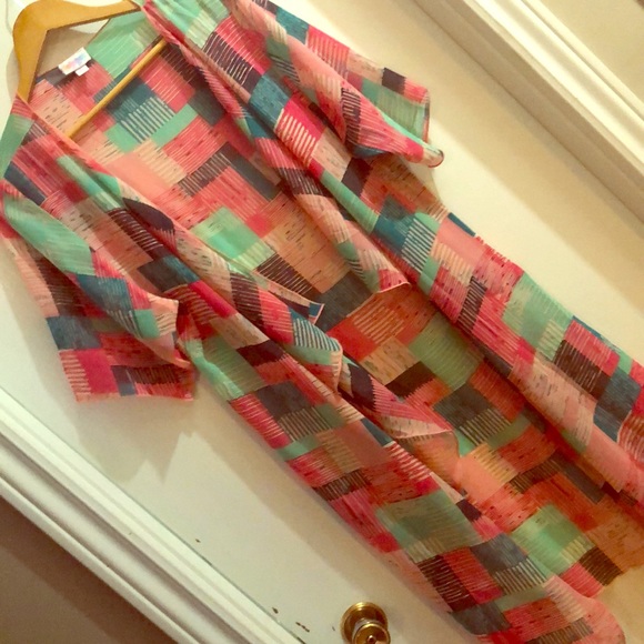 Lularoe Shirley - Picture 1 of 3